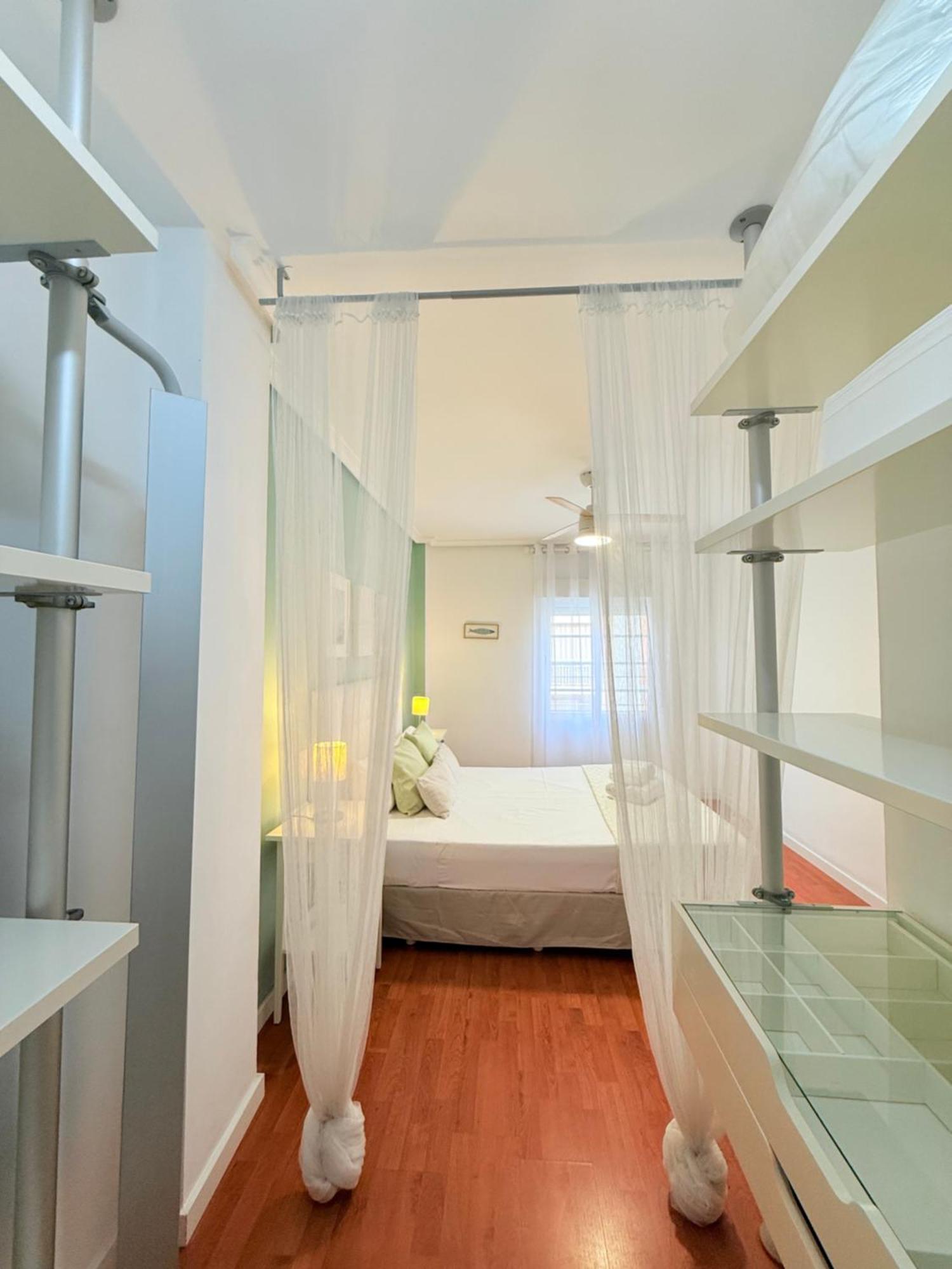 Travel Habitat Mestalla Valencia Bagian luar foto