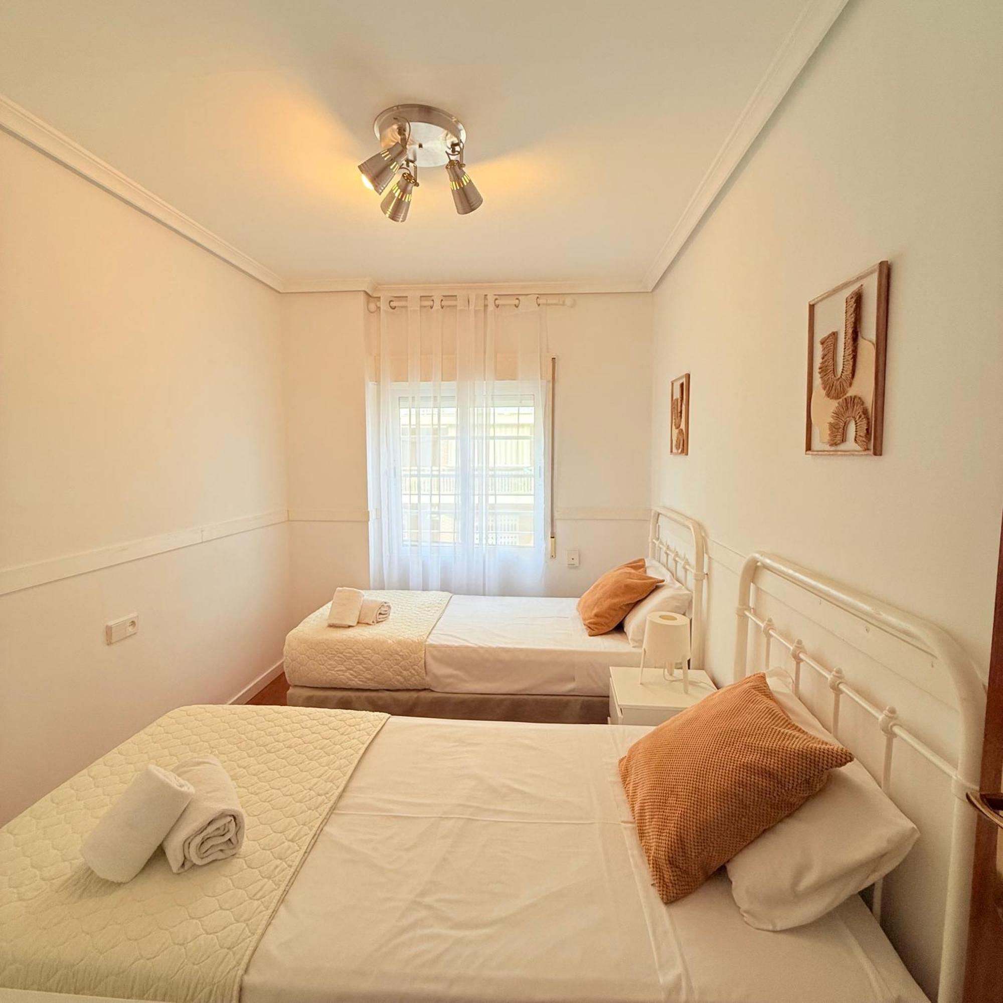 Travel Habitat Mestalla Valencia Bagian luar foto