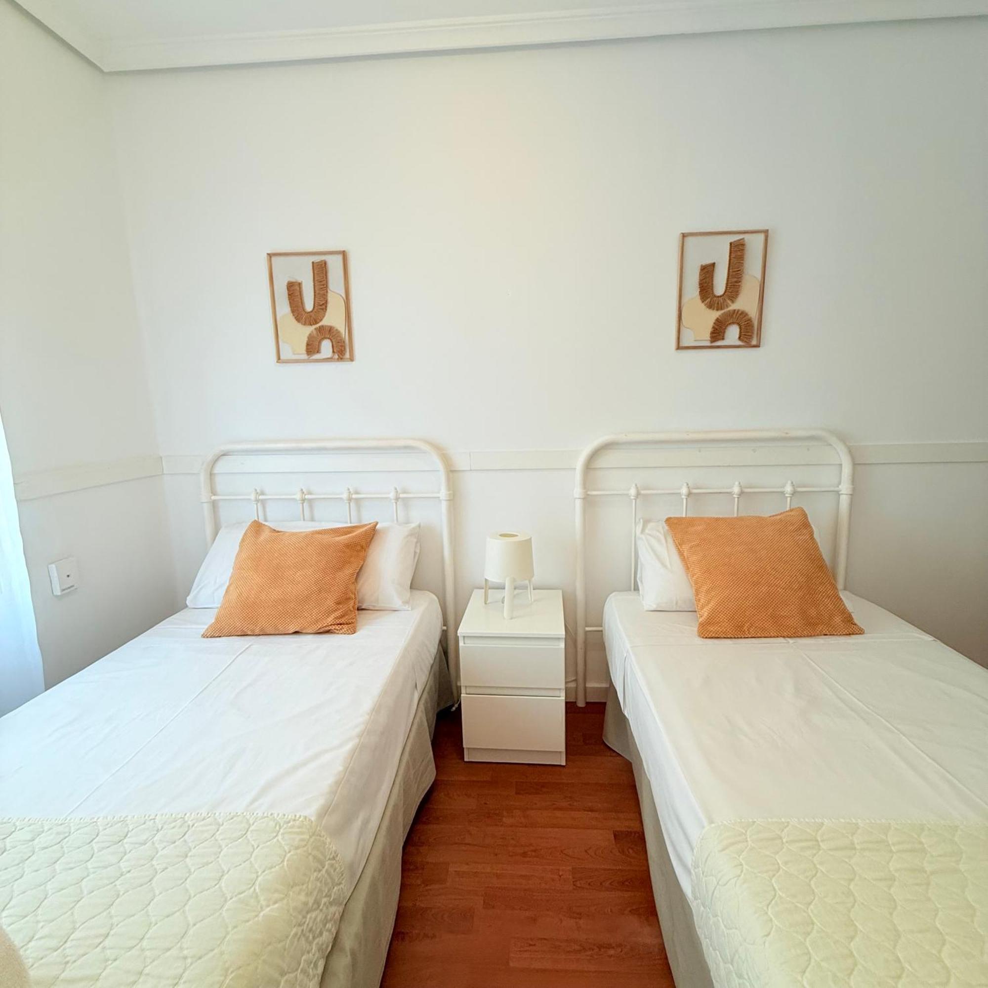 Travel Habitat Mestalla Valencia Bagian luar foto