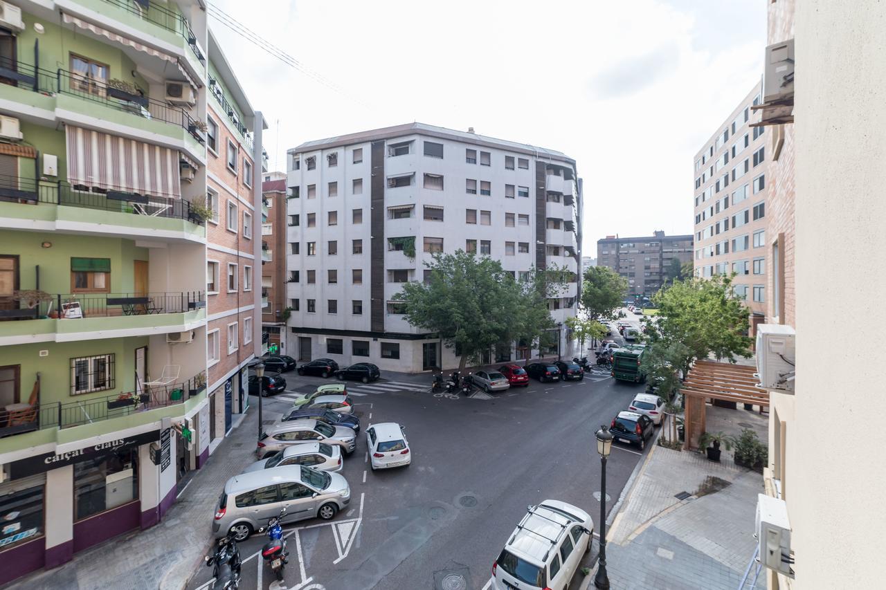 Travel Habitat Mestalla Valencia Bagian luar foto