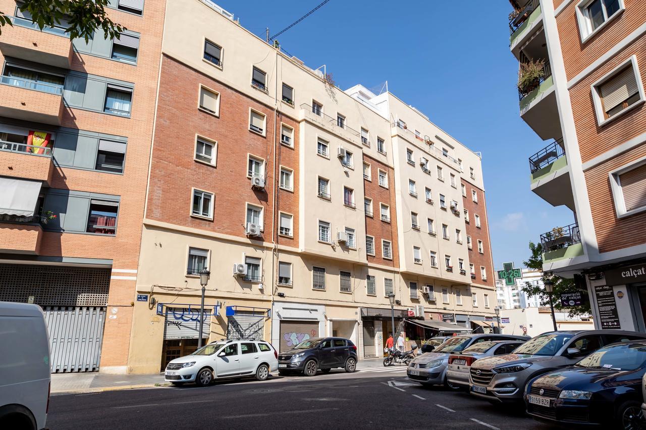 Travel Habitat Mestalla Valencia Bagian luar foto